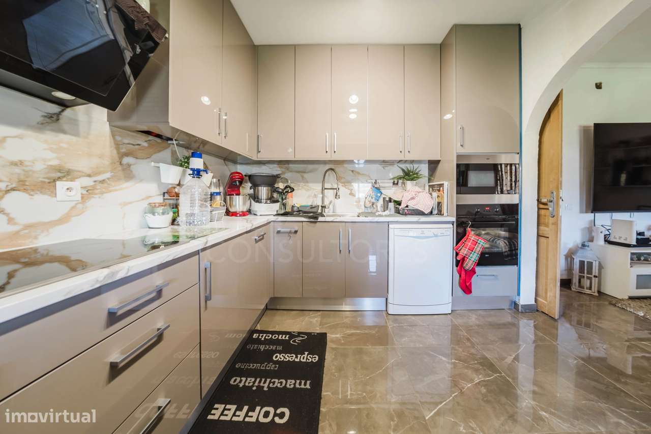 Moradia T6, c/ Suite, 3 Wc´s, 2 Salas, 2 Escritórios, Parqueamento ... - Grande imagem: 3/50