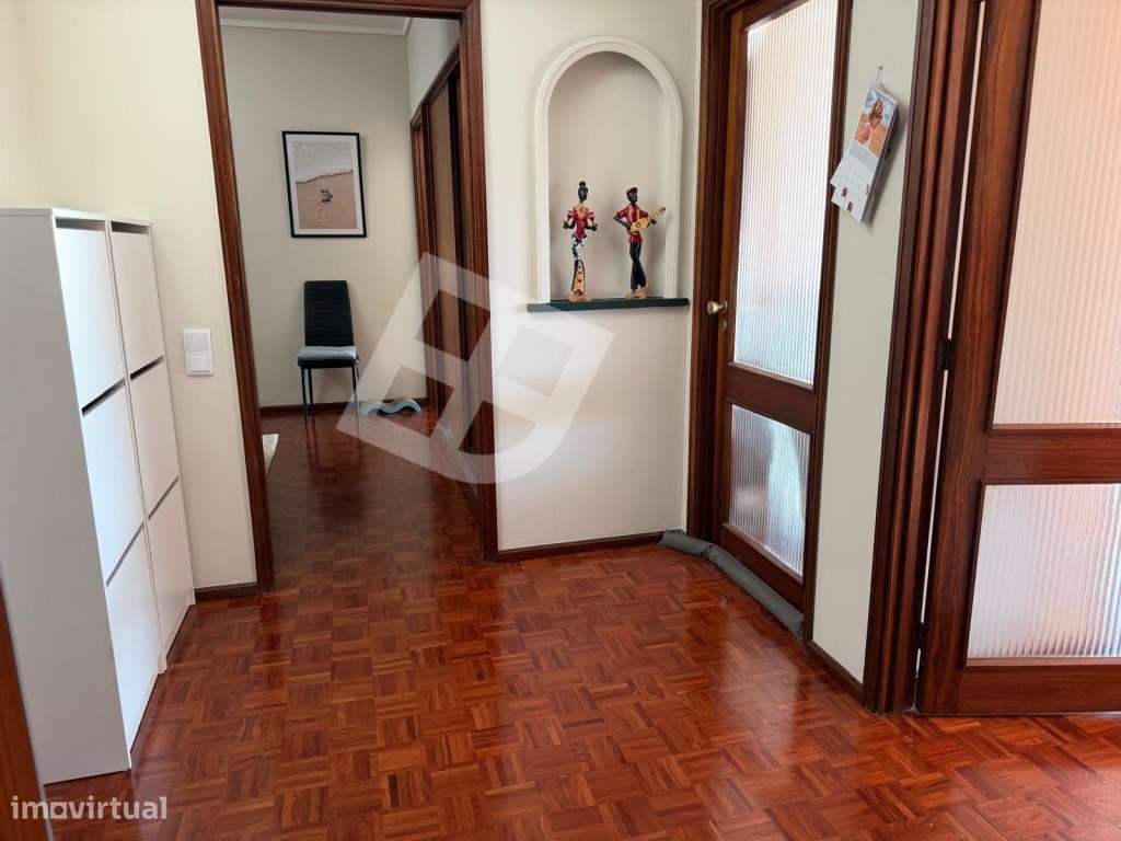 Apartamento T4 c/ Varanda - Av. Lourenço Peixinho-42
