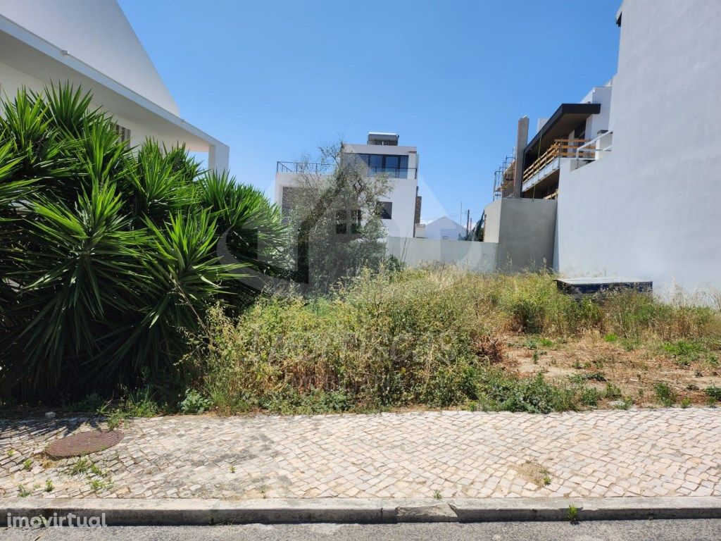 Terreno urbano com projeto incluído no Bairro das Maroita...
