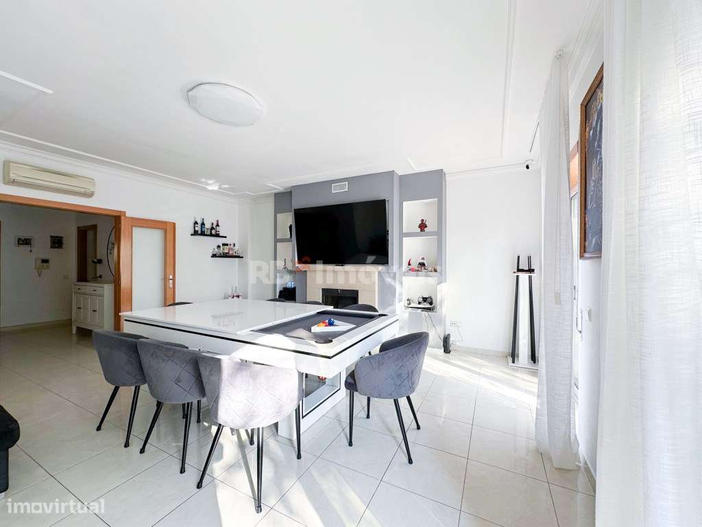 Apartamento T3 c/ Garagem, Sótão e 2 Varandas - Santarém-13