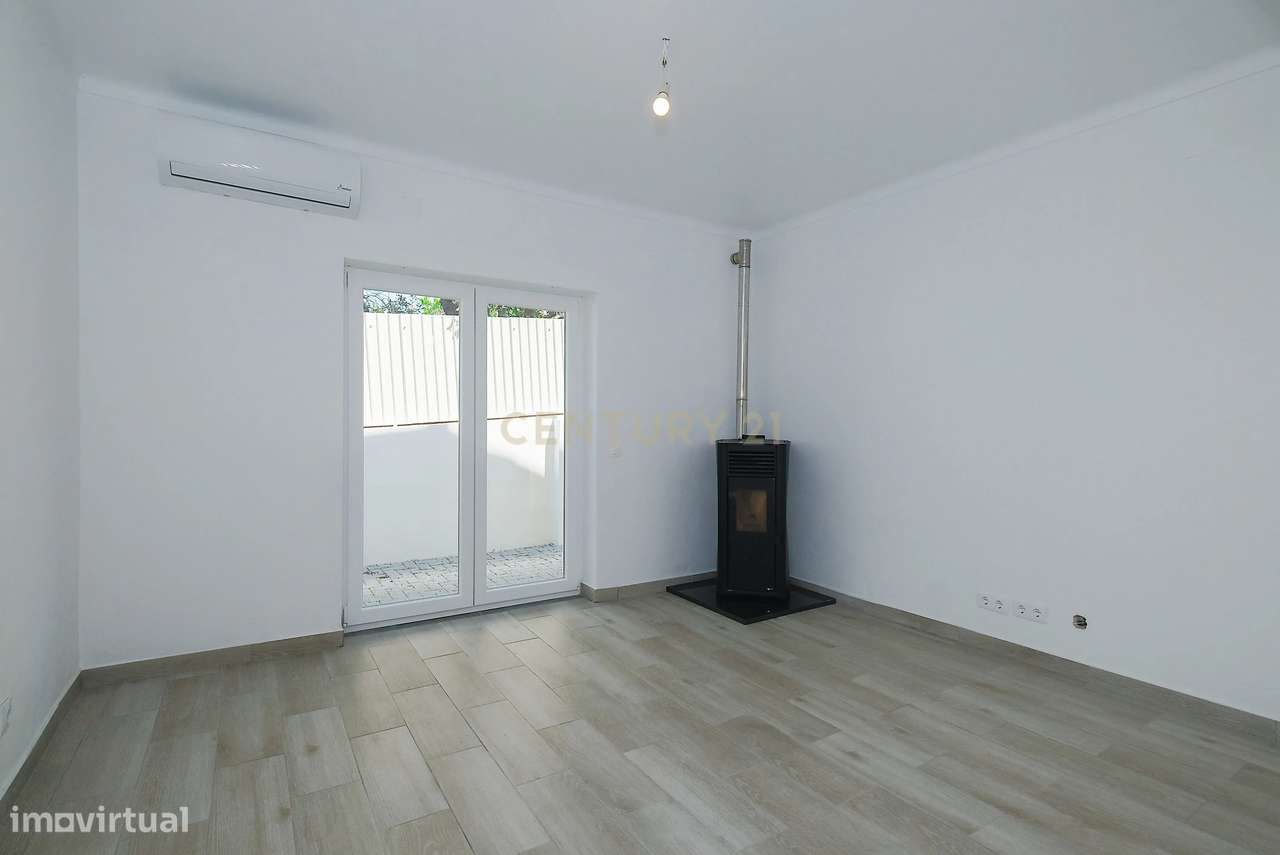 Moradia T4 Renovada no Estoril | Conforto, Espaço e Excelente Localiza-3