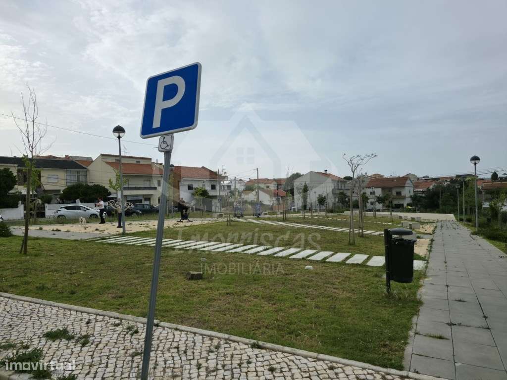 Moradia T3+1 na Portela de Azóia, em Santa Iria de Azóia-40