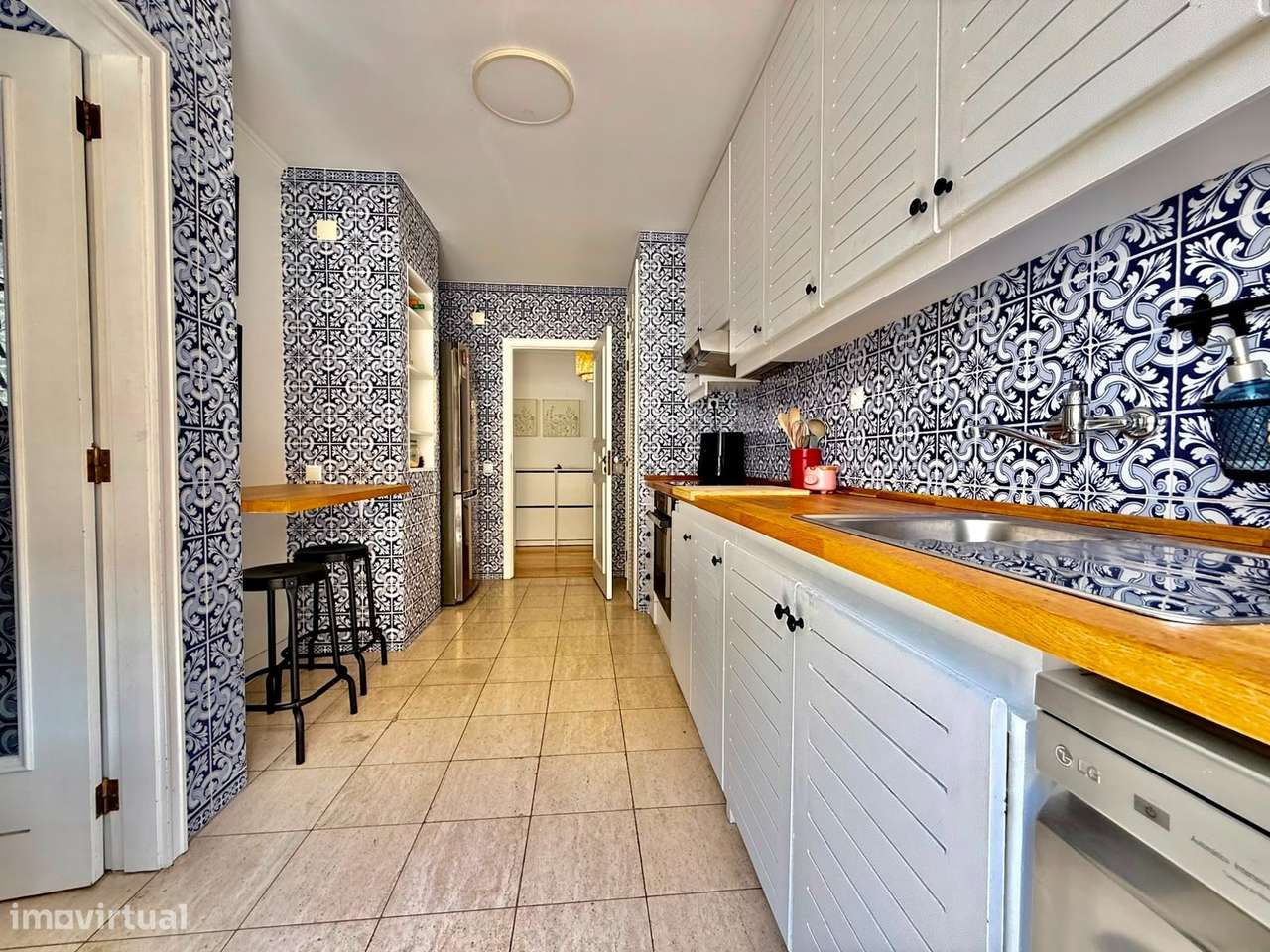 Apartamento T2 MOBILADO, no último piso, em Soares dos Reis!-12