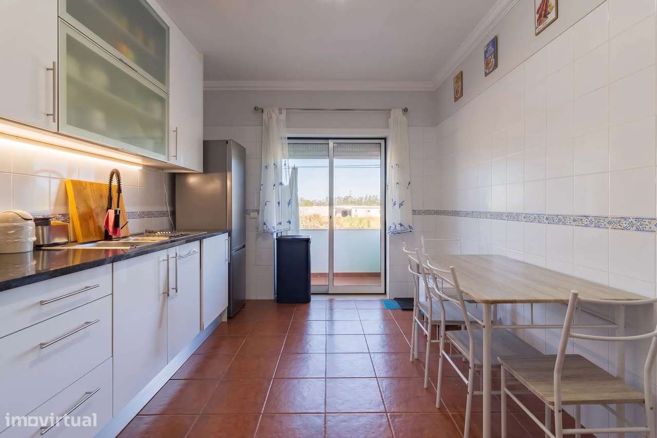 Apartamento T2 Remodelado | Pataias | Garagem e Sótão-9