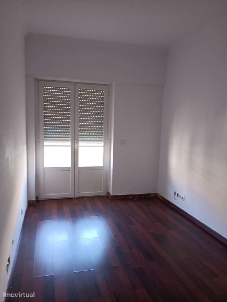 Apartamento T2 com cozinha separada na Amadora - Grande imagem: 5/7