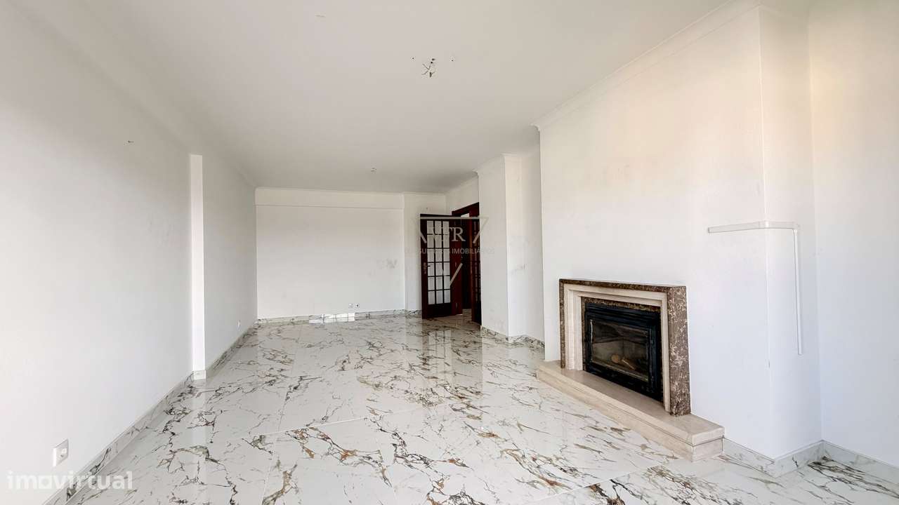 Oportunidade ÚNICA no Cacém! T3 (4 Assoalhadas) com arrecadação e poss - Grande imagem: 4/42