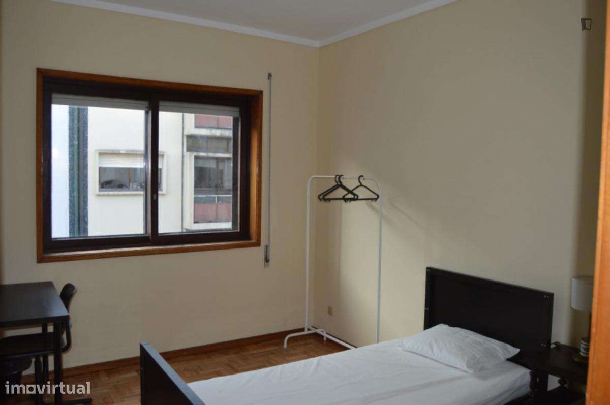 Quarto - localizado em Paranhos Porto - Grande imagem: 4/7