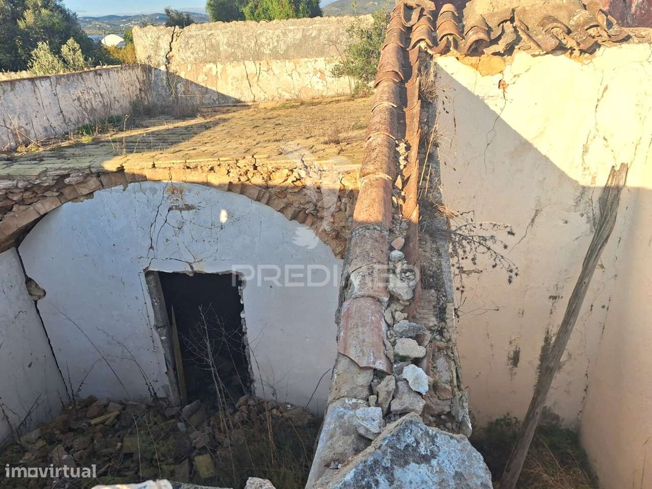 Terreno com ruína - Grande imagem: 5/19