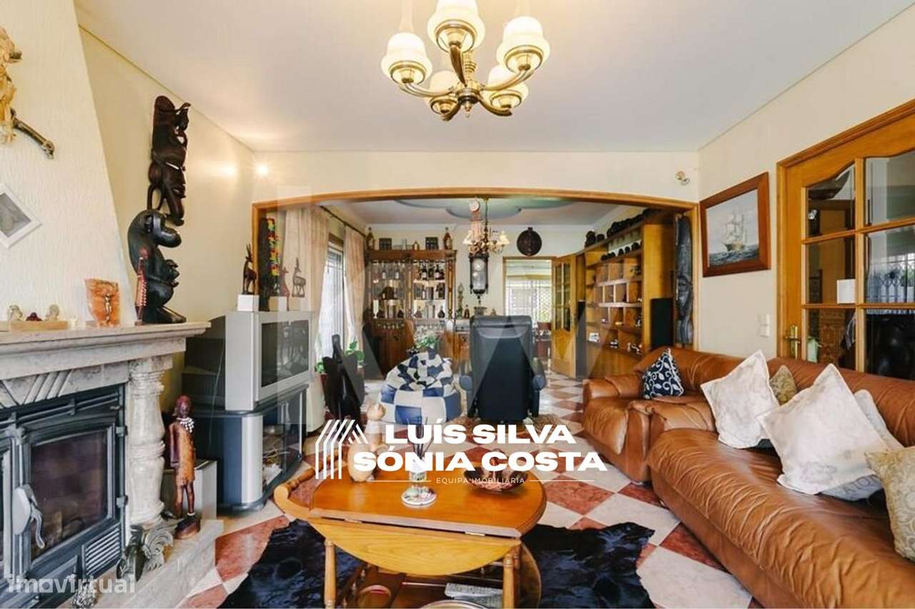 Moradia Independente T6 c/ Anexos, Armazém e Terreno p/ Construção-10