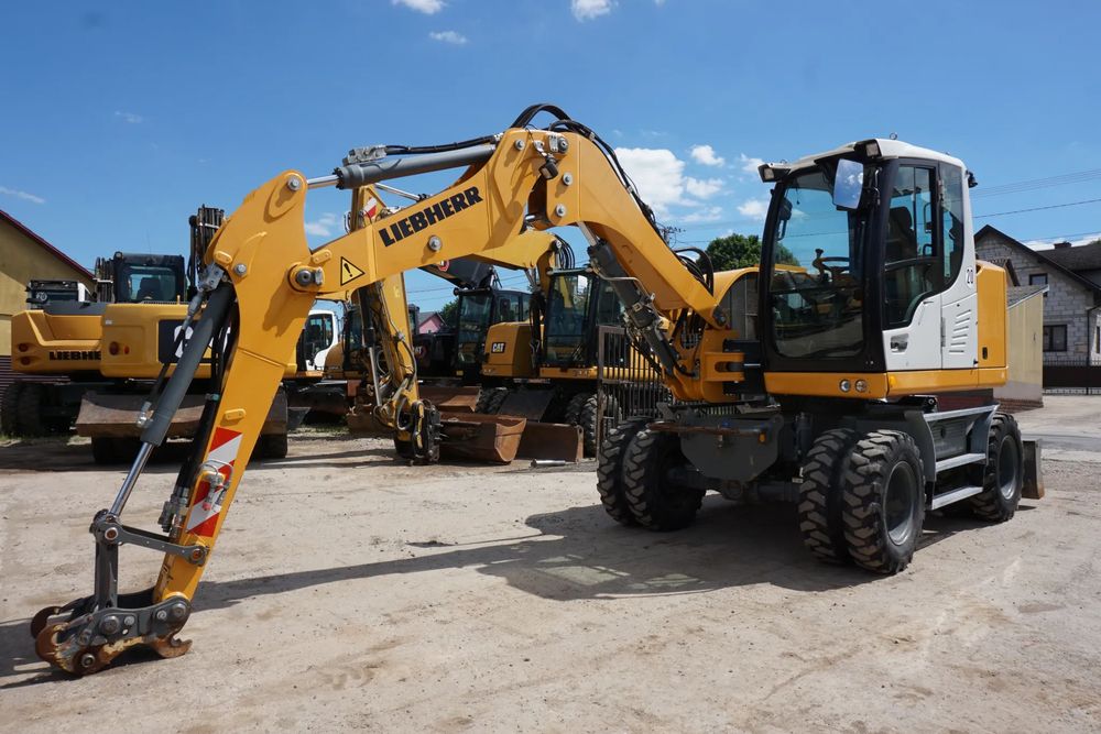 Liebherr A 910 2017