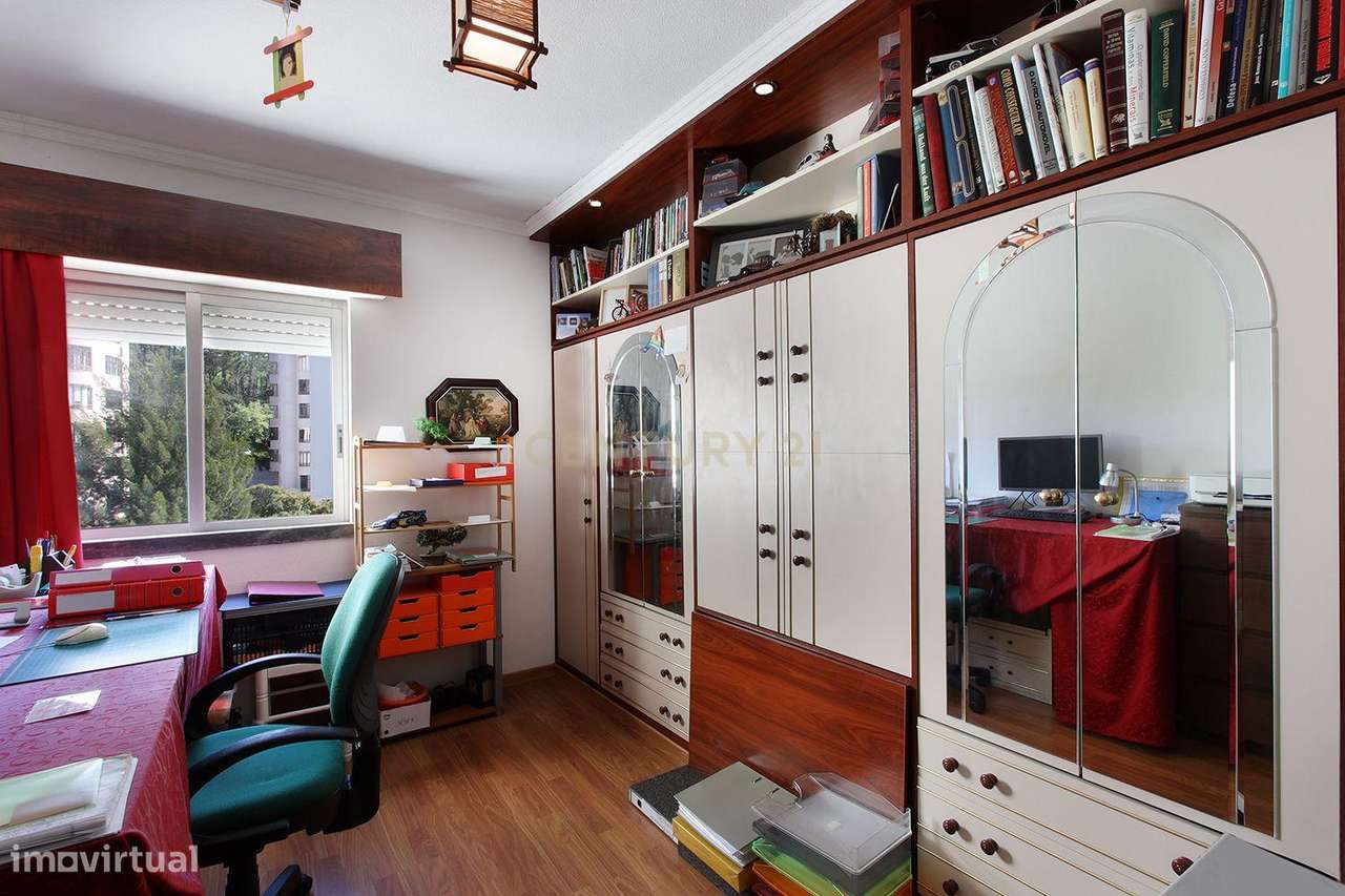 Apartamento T2 na Tapada das Mercês-5