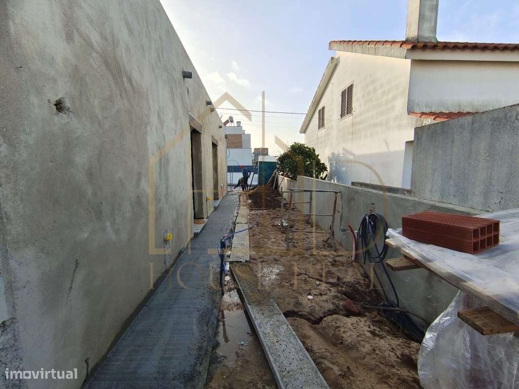 Sofisticada Moradia Térrea T3 +1 com Piscina. Fernão Ferro-9