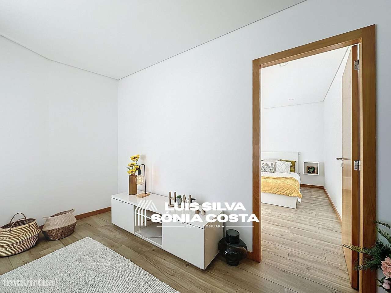 Loja transformada em Apartamento T1+1 Remodelado c/ 2 Varandas c/...-20