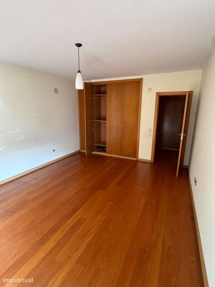 Moradia T5 com piscina, garagem e vista mar em Ericeira-5