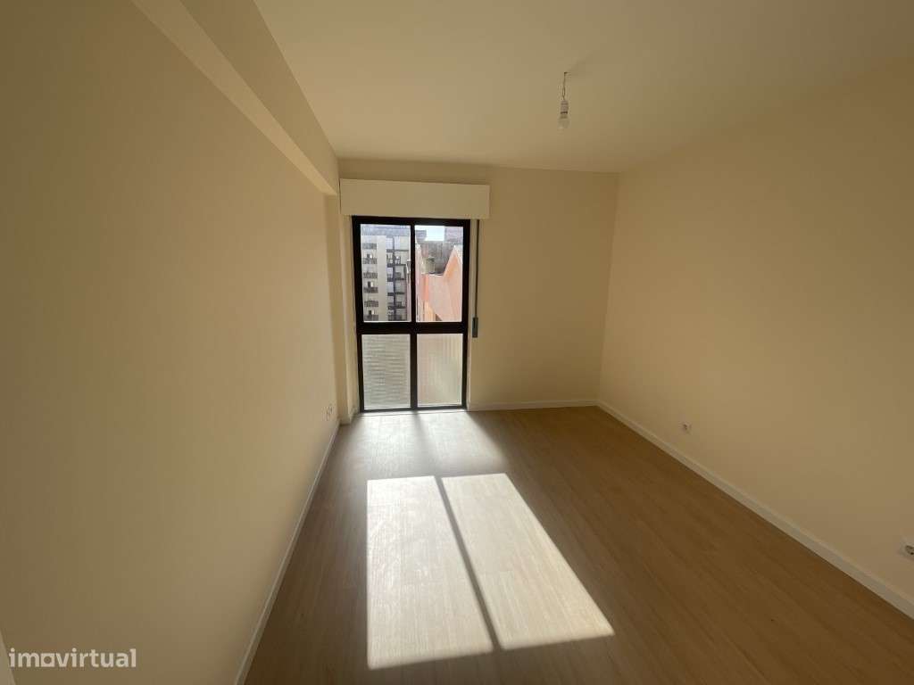 Apartamento T2 Renovado na Tapada de Mercês - Excelente Oportunidade-10