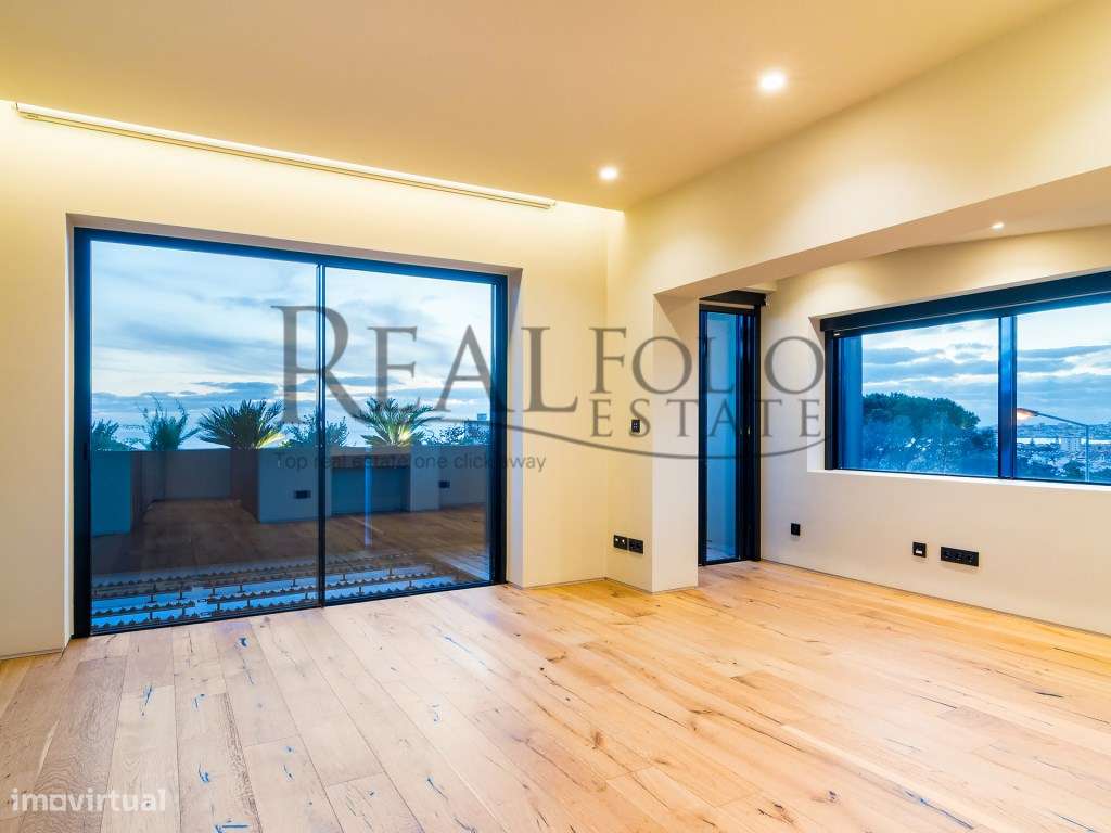 Moradia T5 com acabamentos de luxo e vista panorâmicas sobre a Baia...-40