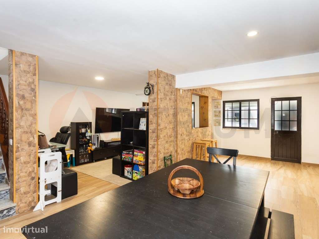 Moradia T3 com garagem, no Faralhão-15