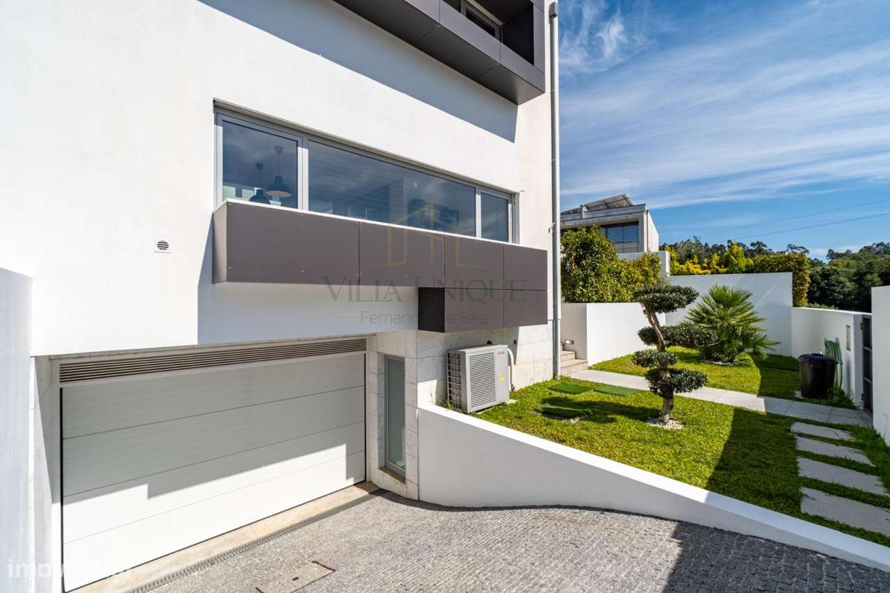 Moradia Geminada T3 com Suite, Jardim de Inverno, Garagem Fechada...-40