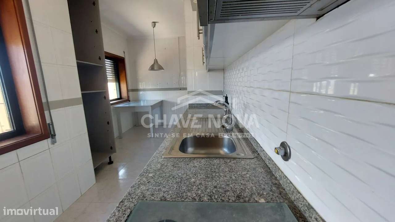 T2 Último Piso c/ Terraço e Garagem Box em S. Félix da Marinha-23