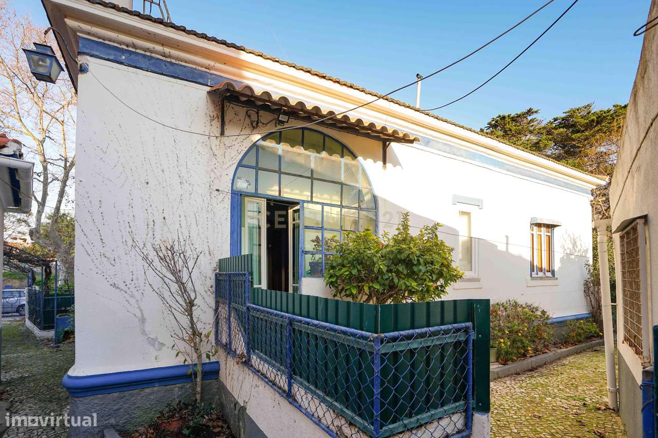 Moradia independente T6, situada no coração da linha de Cascais, junto-42