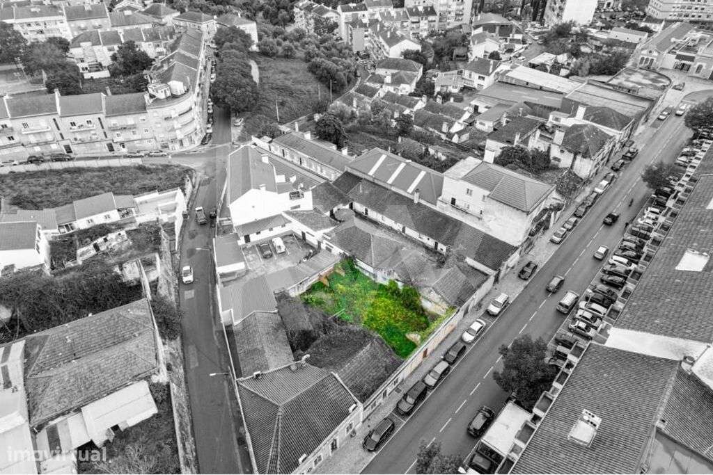 Imóvel, composto de dois artigos , contendo apenas a fachada principal - Grande imagem: 5/25