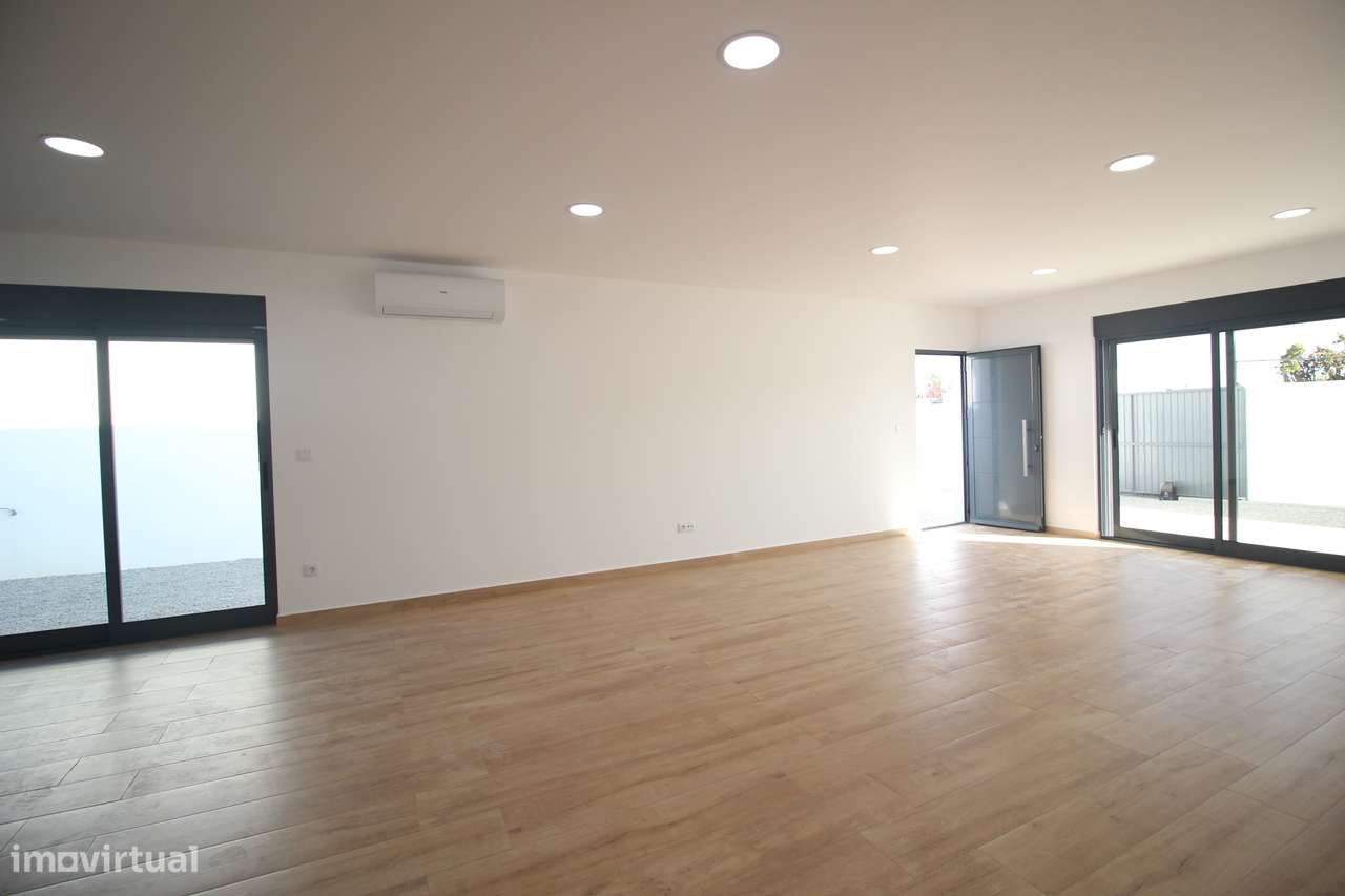 Moradia Térrea Isolada T3 Nova em lote de 340m2 em Fernão Ferro-11