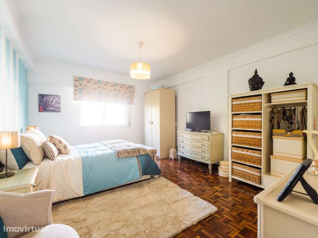 T2 Massamá junto ao Shopping - Espaço, Luz e Excelente Localização-11