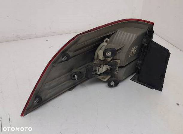 LAMPA PRAWA TYLNA OPEL VECTRA 2,0 DTI - 4