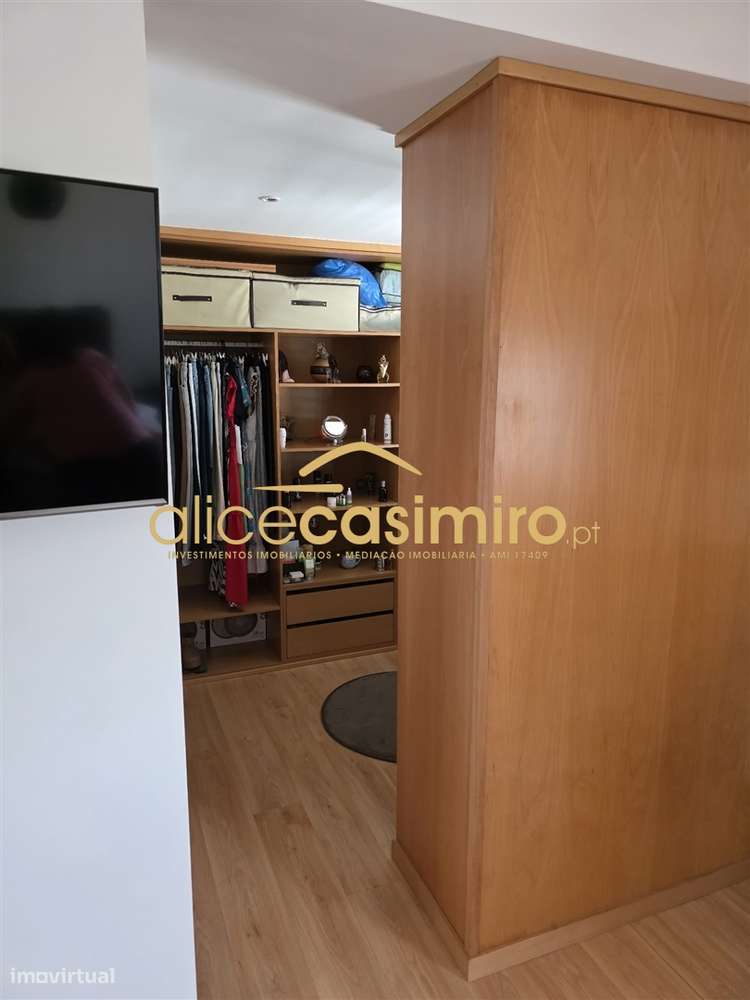 Moradia T4 - boas áreas- excelente estado!-34