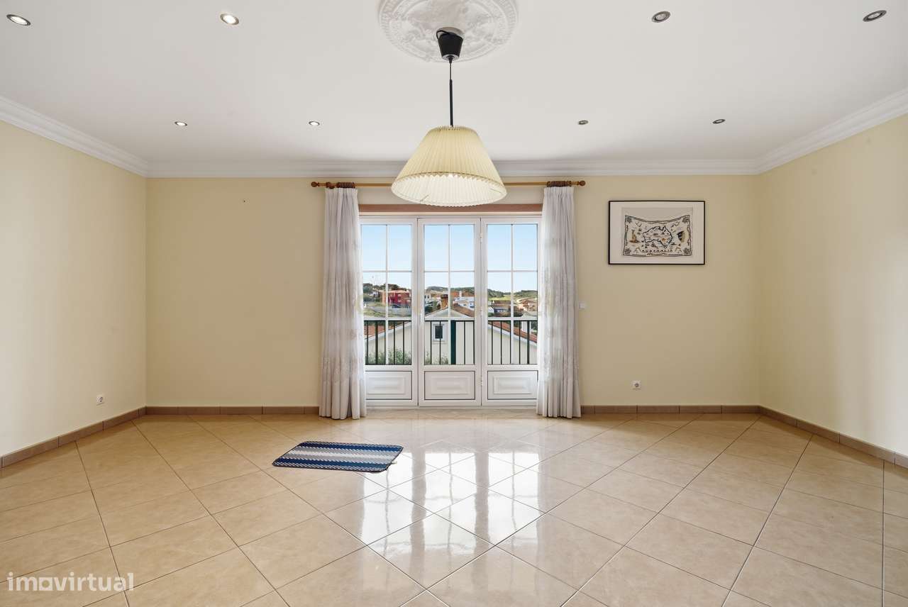 Moradia T5 com Garagem e Piscina em Miragaia, Lourinhã-25