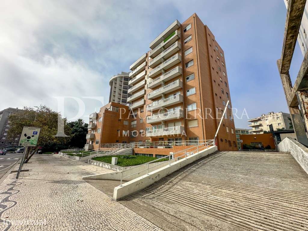 Apartamento T1+1 no centro próximo da praia-2
