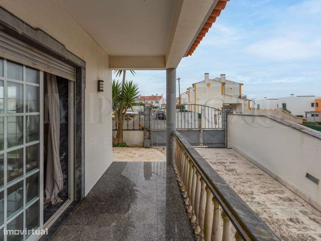 Moradia T4+1 em Ribamar: Onde o Mar e o Conforto se Encontram-40