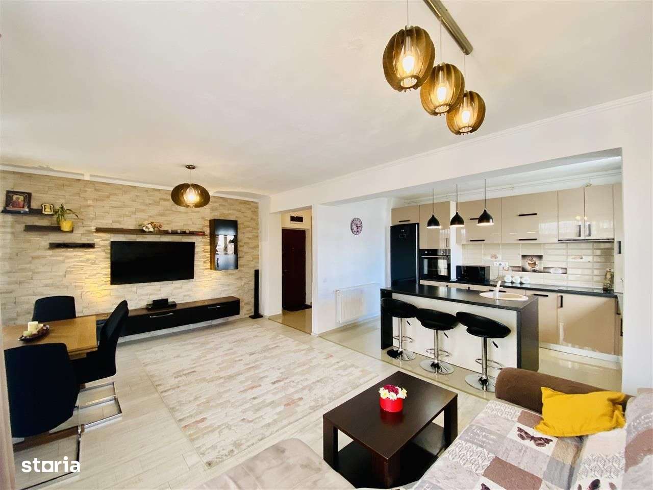 Ap. cu 3 camere, 2 bai, 2 balcoane, 2 locuri de parcare, Selimbar - Imagine principală: 4/12