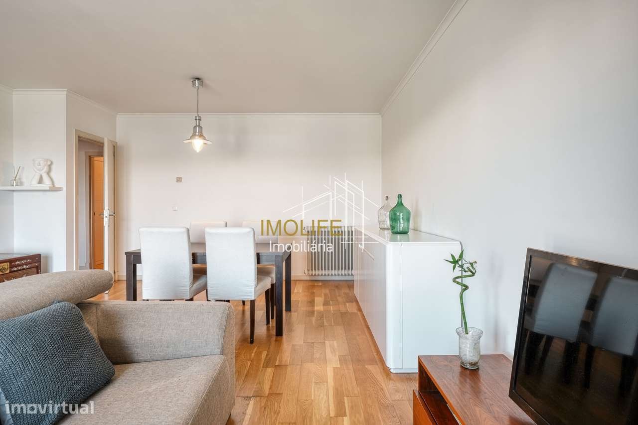 Apartamento T2 com Vista Desafogada em Benfica-5