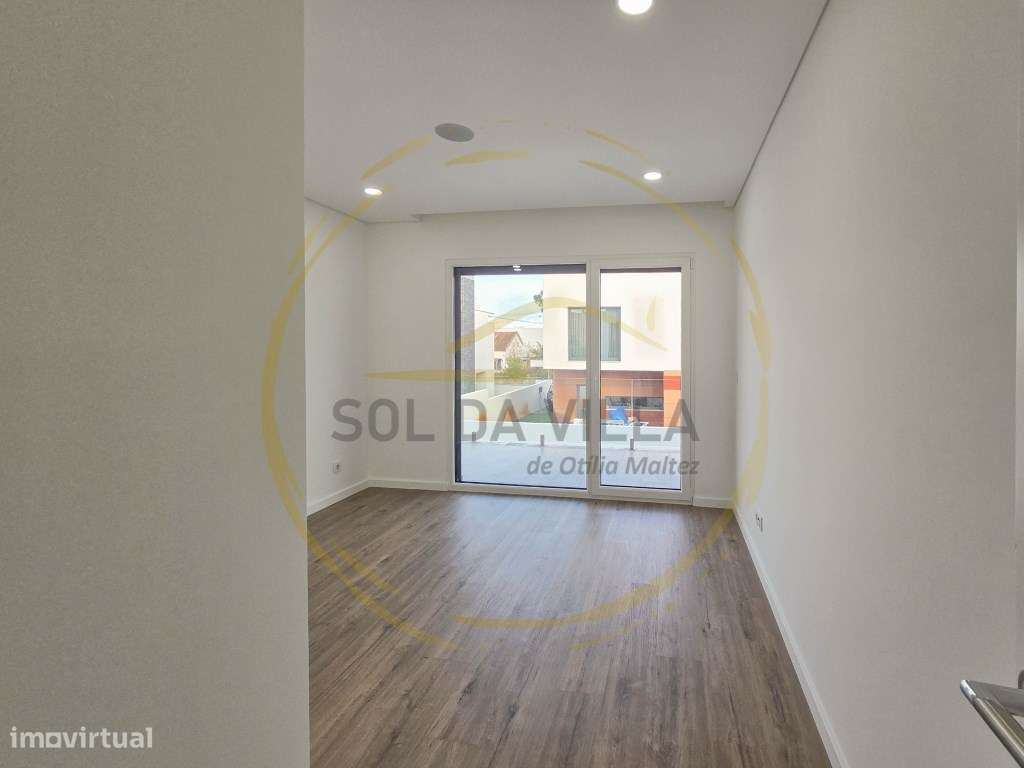 Moradia T4 Isolada com piscina - Valadares, Corroios - 750.000€-14