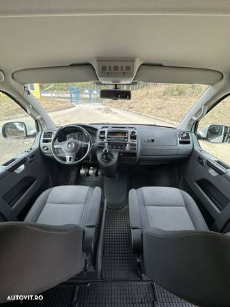 Volkswagen Caravelle - 4