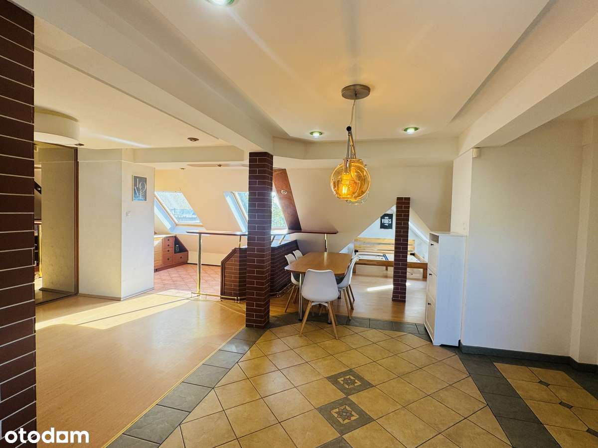 Duża i oryginalna kawalerka typu studio-0