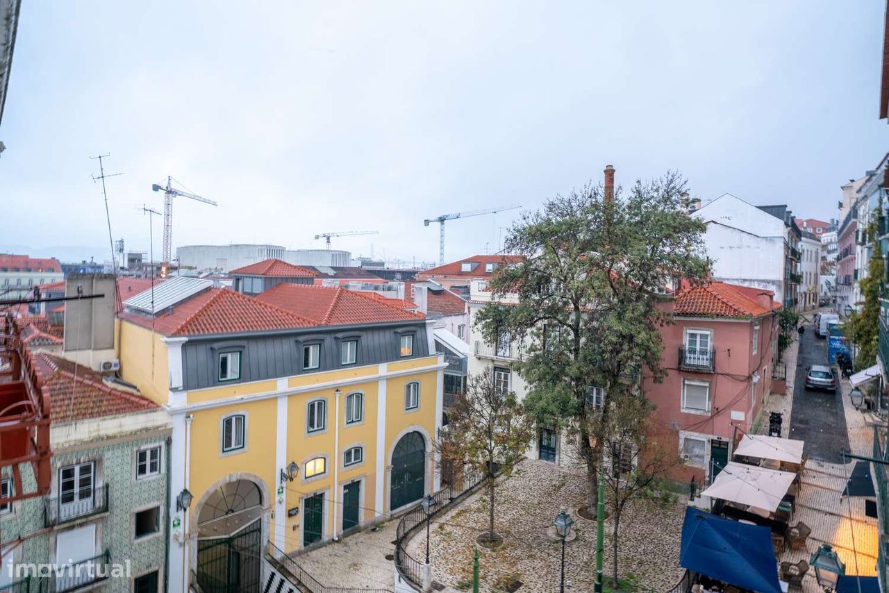 Apartamento T1+1 para obras totais na Bica, Lisboa