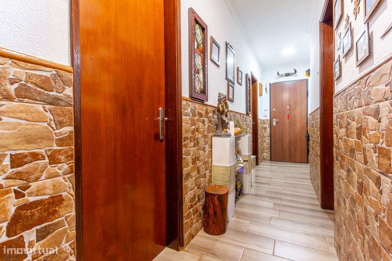 Paio Pires - Apartamento de 4 assoalhadas remodelado, com quintal-8