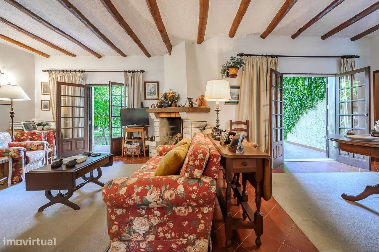 Moradia T4 com Jardim e Vista de Campo na Golegã-3