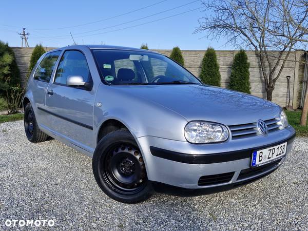 Volkswagen Golf - 6