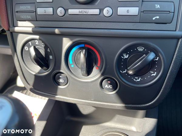 Ford Fiesta 1.4 Ambiente - 14