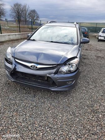 Dezmembrez Hyundai i30 - 1