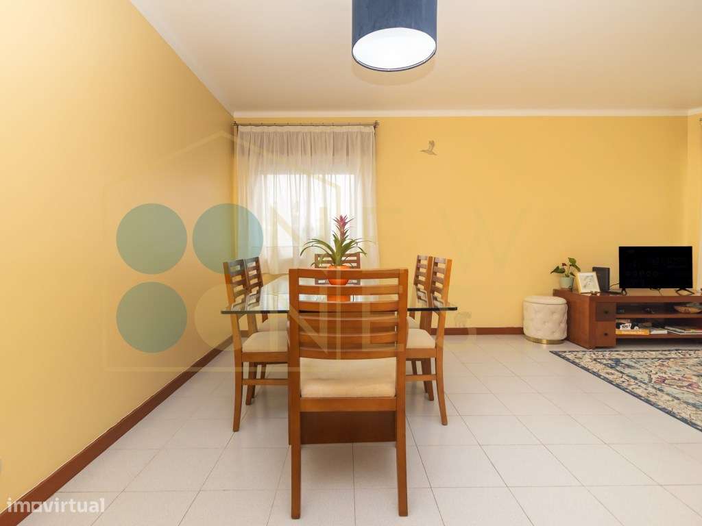 Apartamento T2 em Vila Maria - Semi-Renovado e Mobilado-10