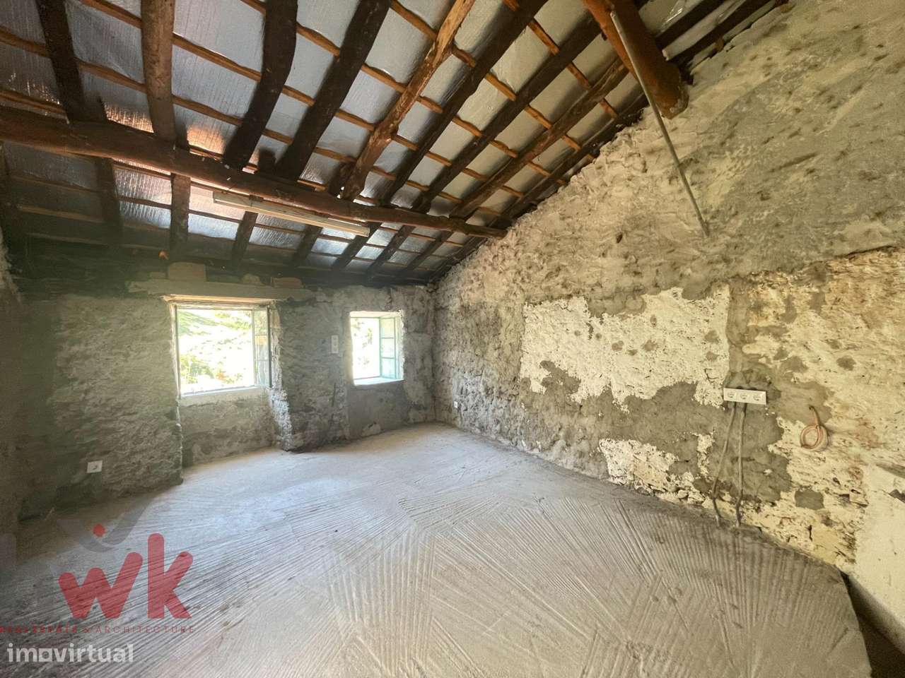 Moradia em Pedra com Charme e Potencial em Corgas, Seia-4