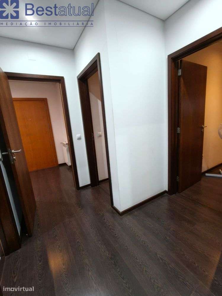 T4 com 186 m2 + Terraço com 186 m2 - Junto ao Centro-32