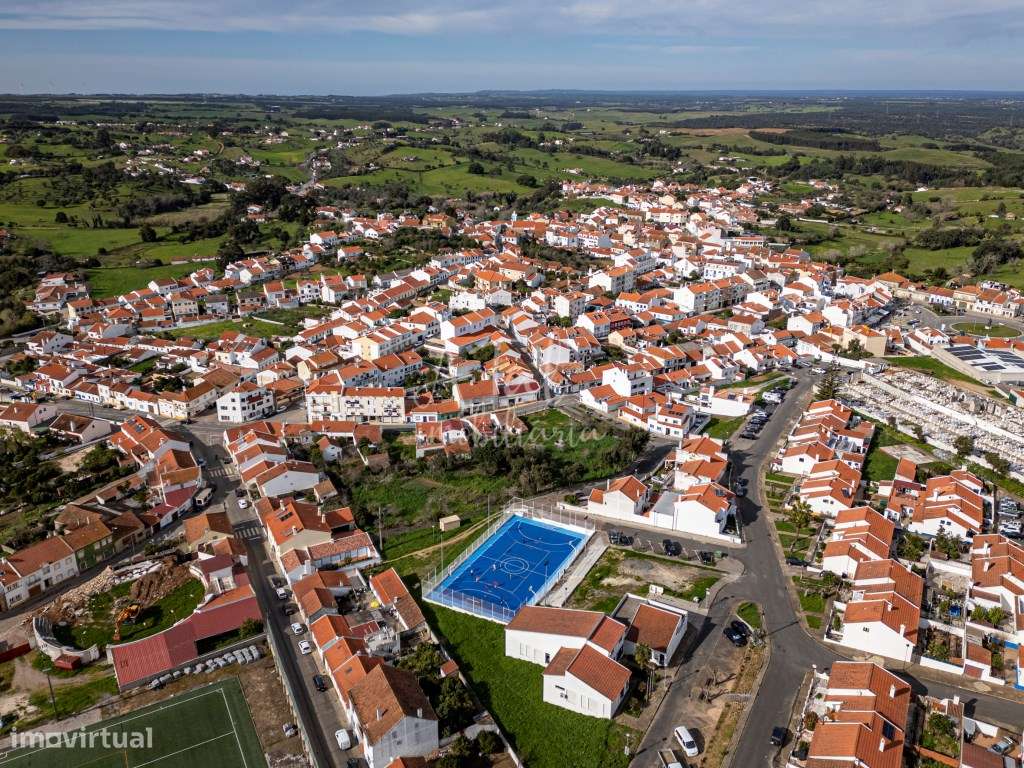 Prédio com loja e sotão independente-20