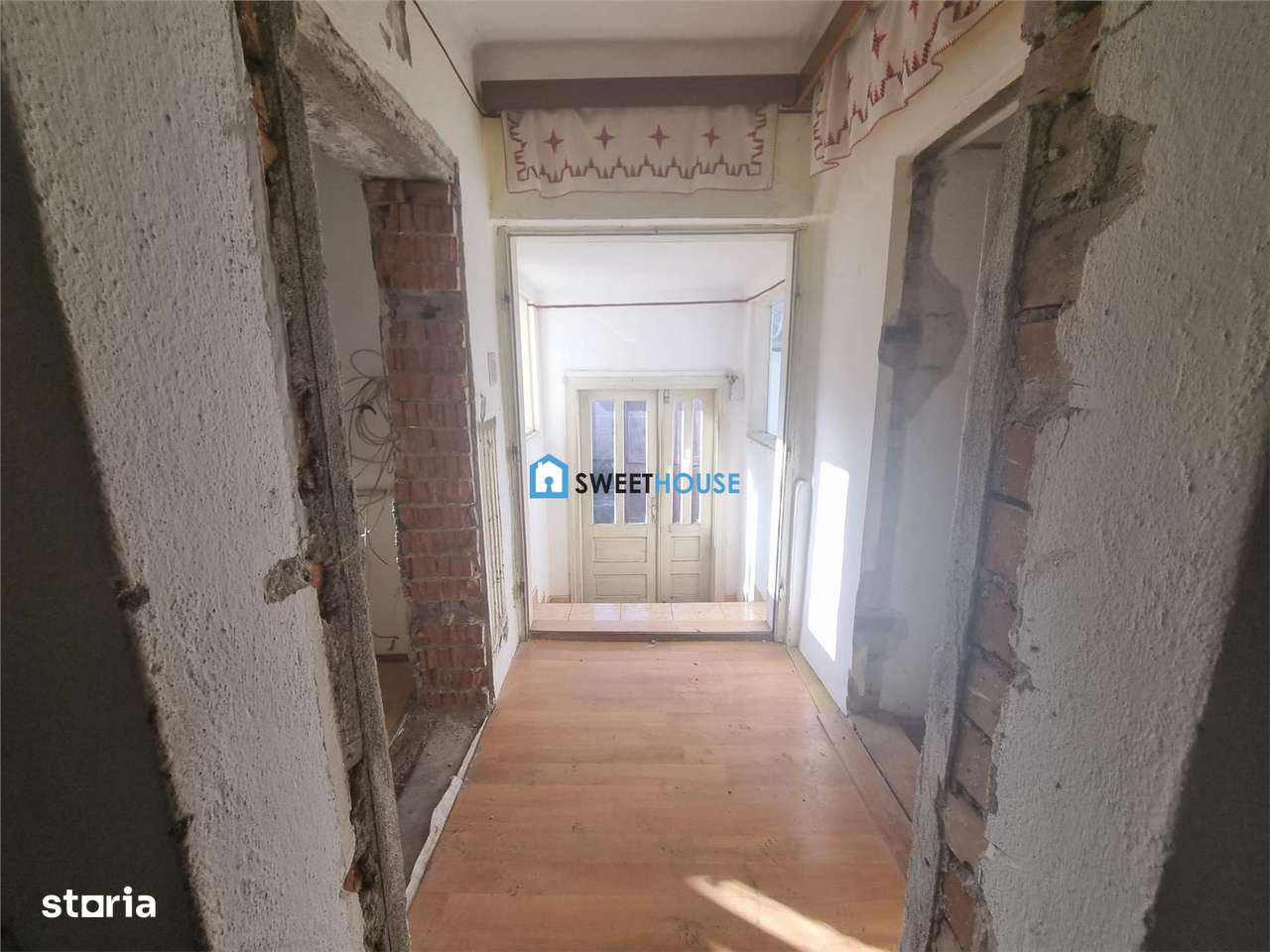 Casa de vanzare  cu 4 camere si anexe  in Fagaras.-10