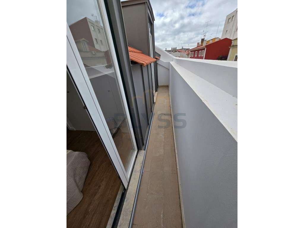 Apartamento T2 Totalmente Remodelado, Vista Rio, Santa Engrácia, Sã... - Grande imagem: 5/23