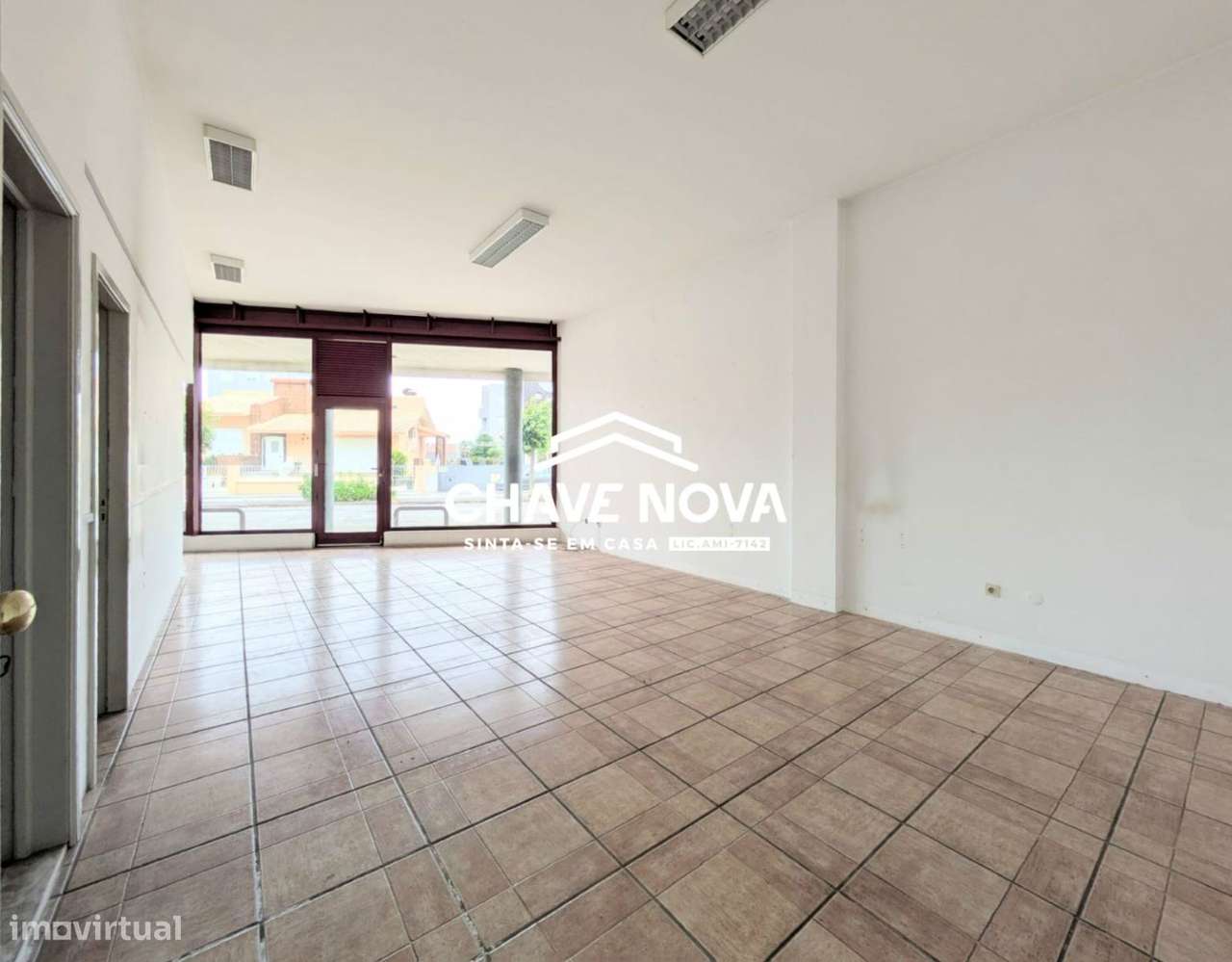 Loja para venda em Lourosa, Santa Maria da Feira - Grande imagem: 3/12